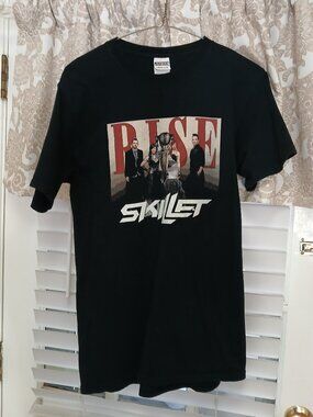 Skillet band "Rise" tee - size adult/unisex small
